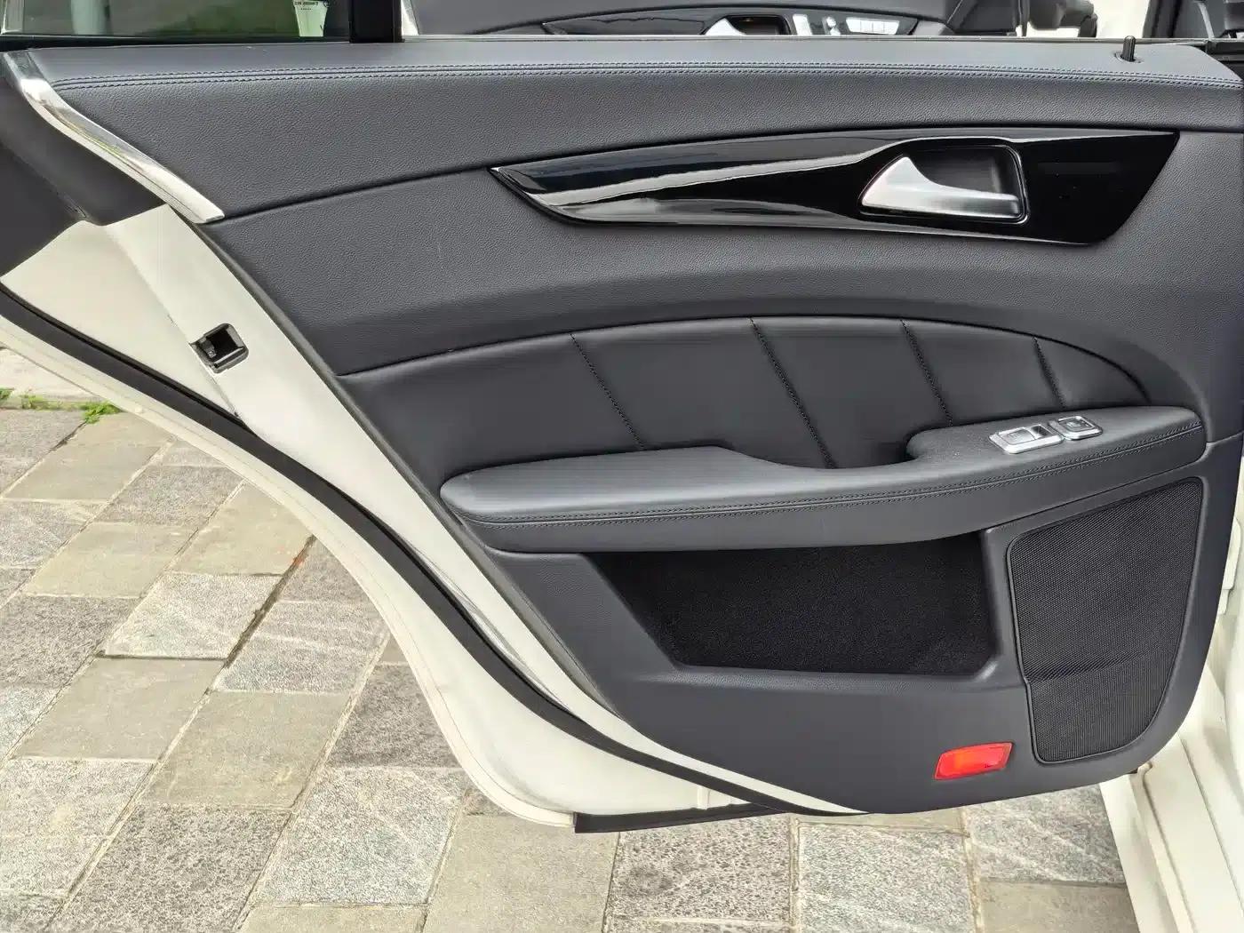 2015 Mercedes-Benz CLS AMG 63 4MATIC — миниатюра 35