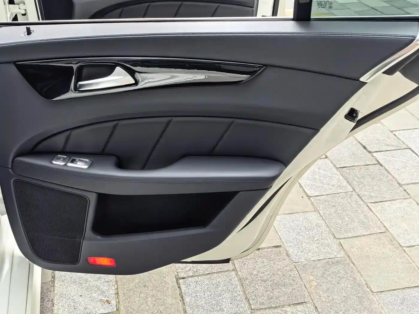 2015 Mercedes-Benz CLS AMG 63 4MATIC — миниатюра 44