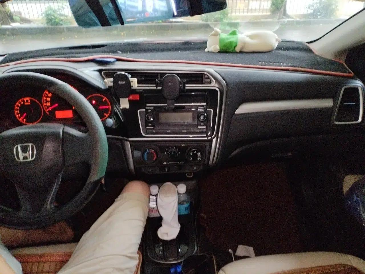 Honda Greiz 2016 1.5L CVT Classic Edition — миниатюра 9