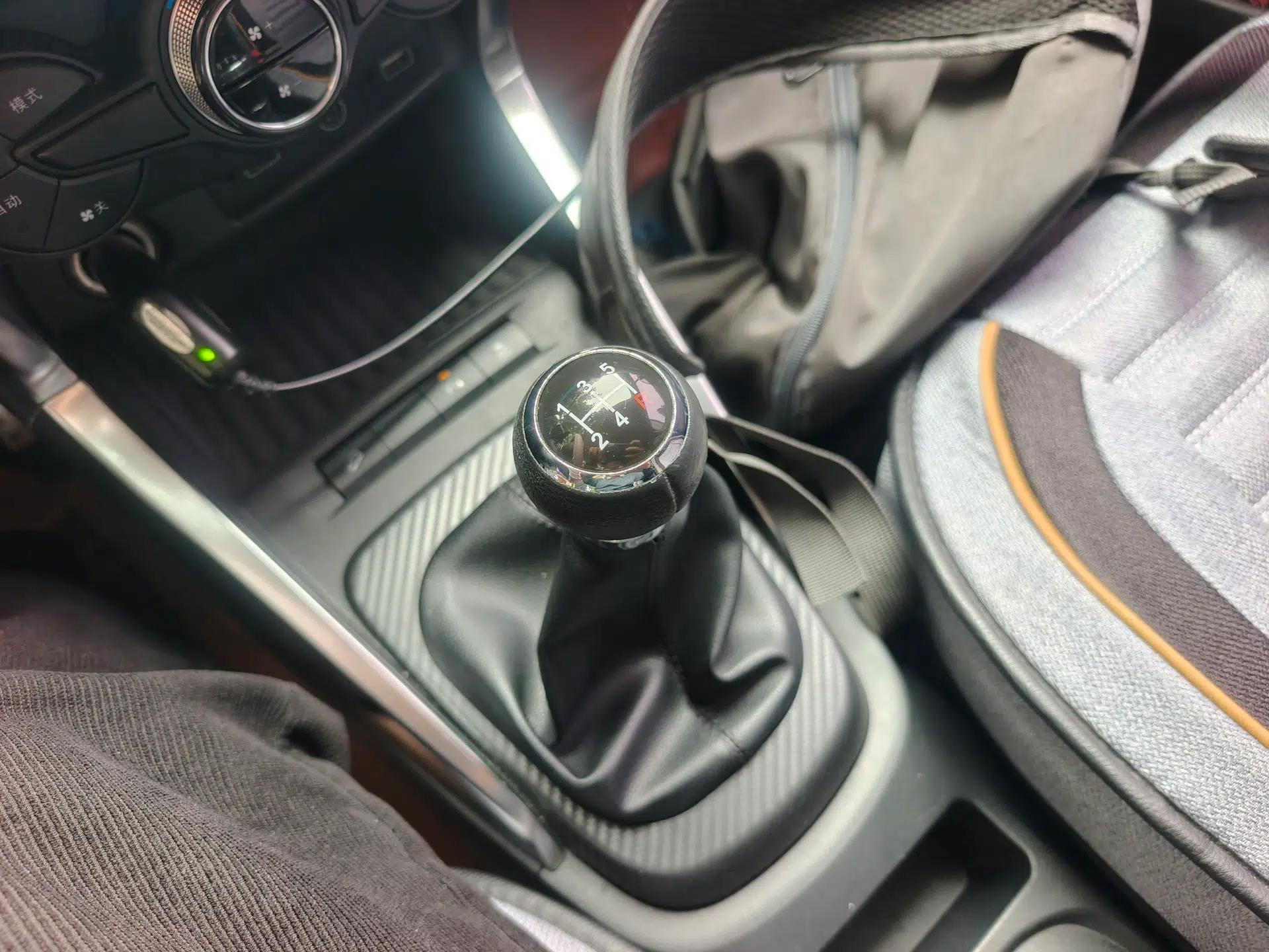 BYD Yuan 2016 1.5L Manual Luxury Model — миниатюра 11