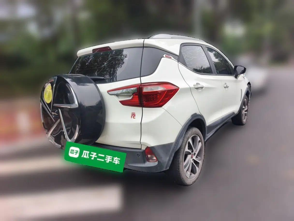 BYD Yuan 2016 1.5L Manual Luxury Model — миниатюра 4