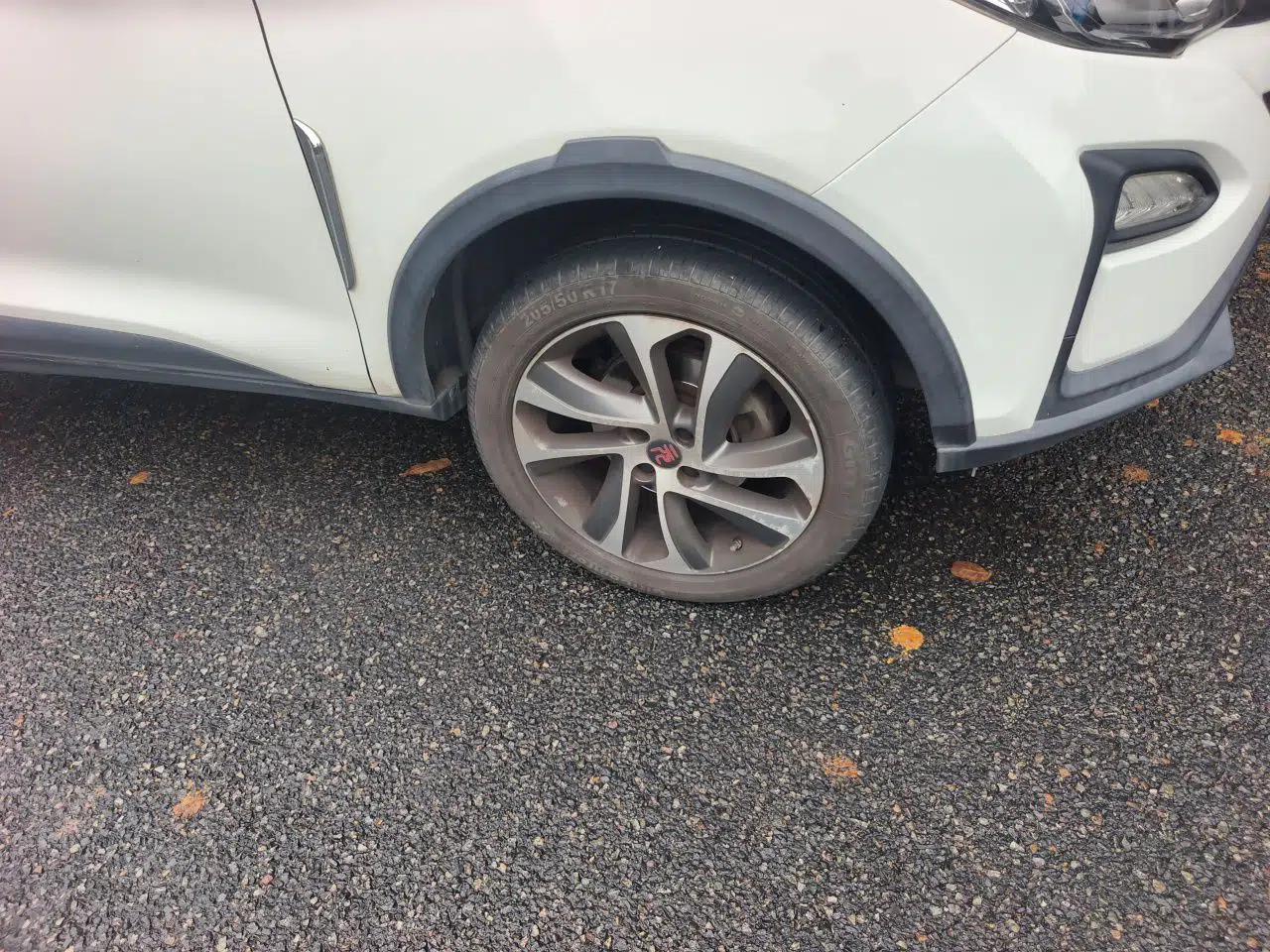 BYD Yuan 2016 1.5L Manual Luxury Model — миниатюра 5