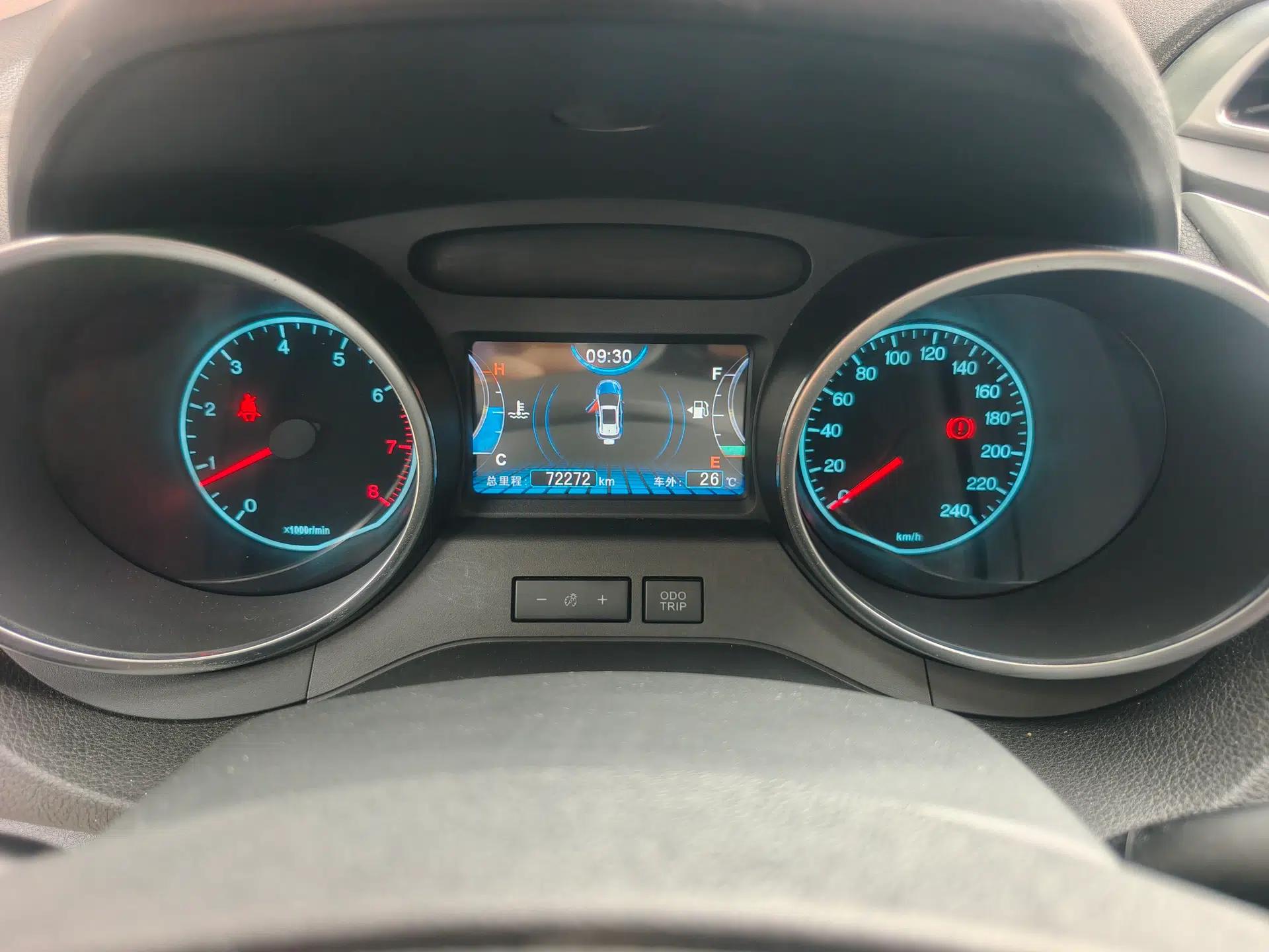 BYD Yuan 2016 1.5L Manual Luxury Model — миниатюра 8