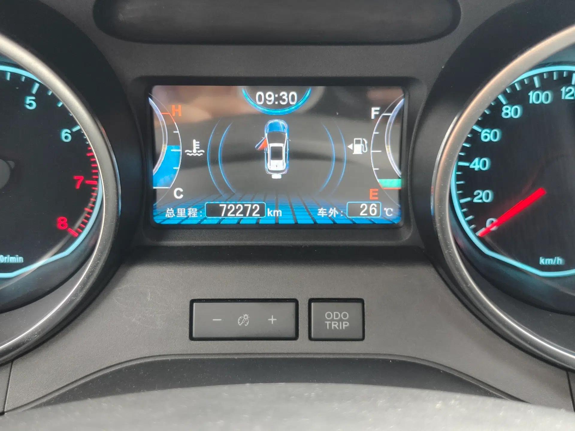 BYD Yuan 2016 1.5L Manual Luxury Model — миниатюра 9