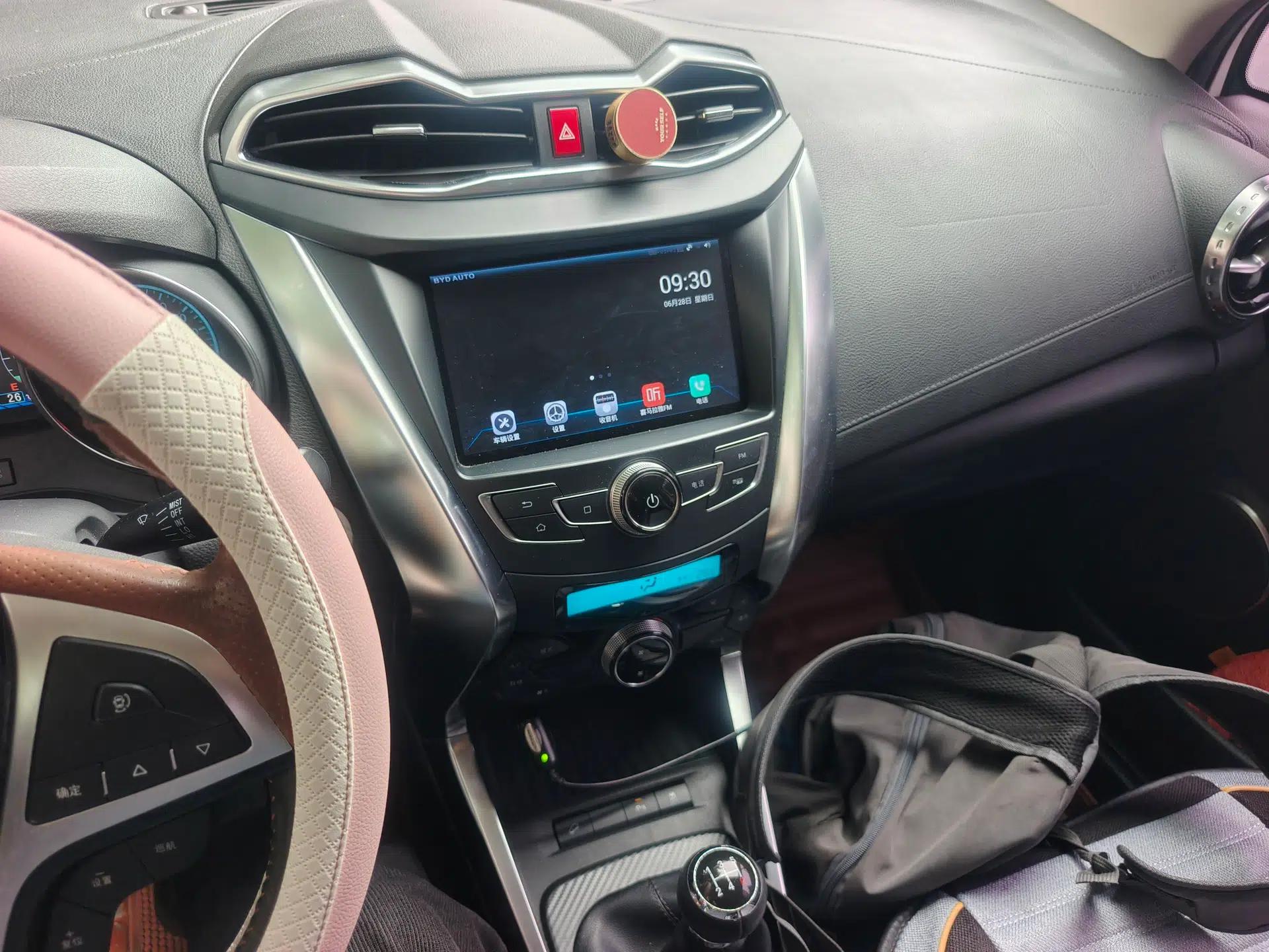 BYD Yuan 2016 1.5L Manual Luxury Model — миниатюра 10