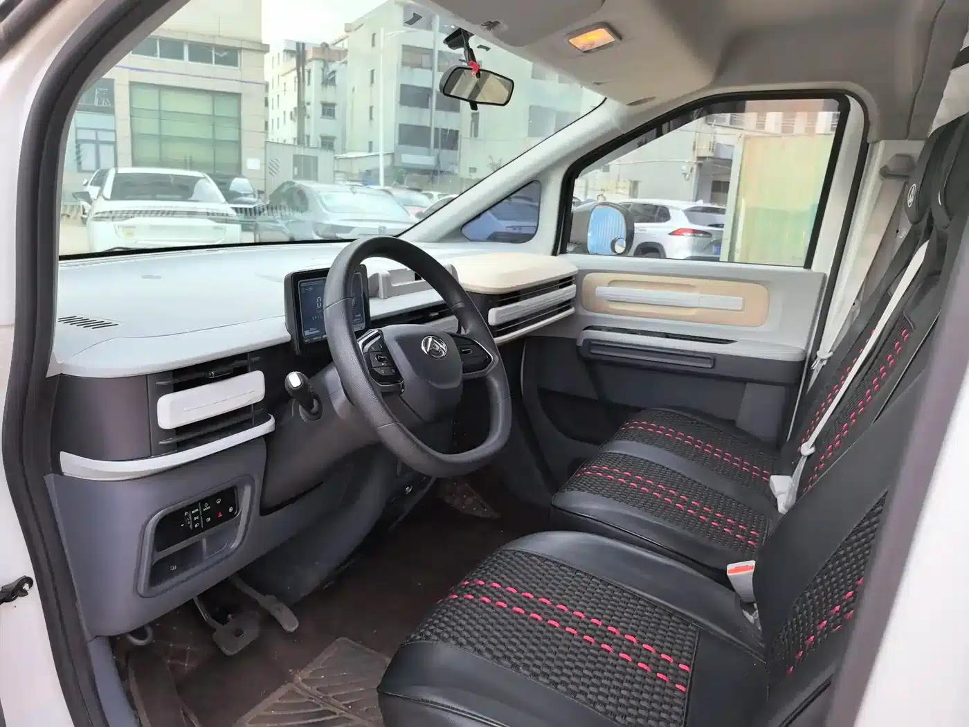 Dana V1 2025 Model V1+ Short Wheelbase Low Roof Multi-functional Version (50kWh) — миниатюра 5