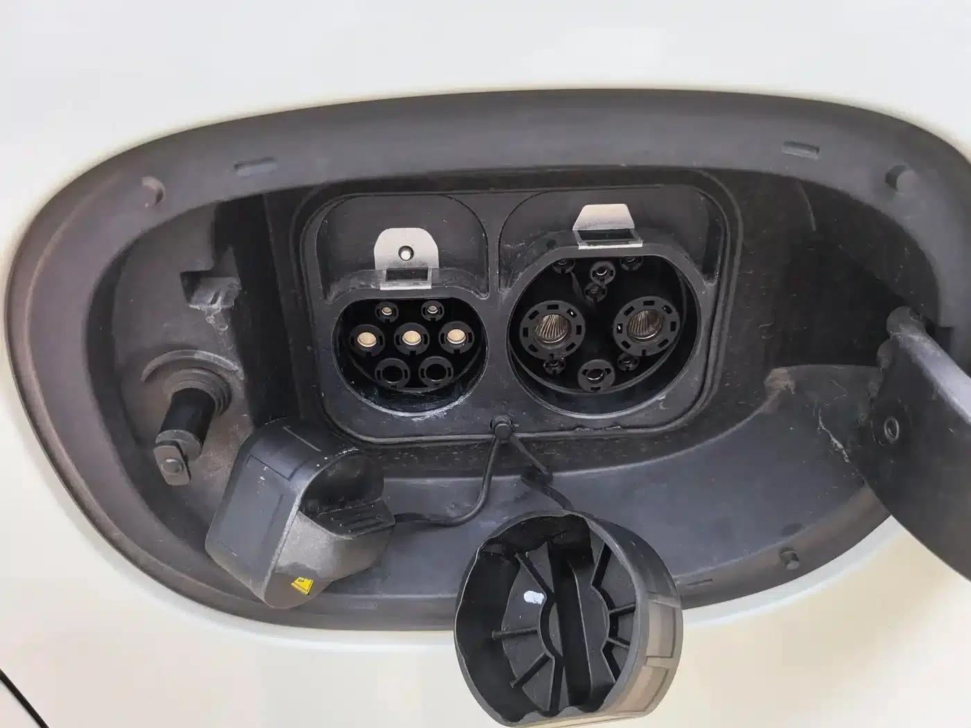 Dana V1 2025 Model V1+ Short Wheelbase Low Roof Multi-functional Version (50kWh) — миниатюра 6