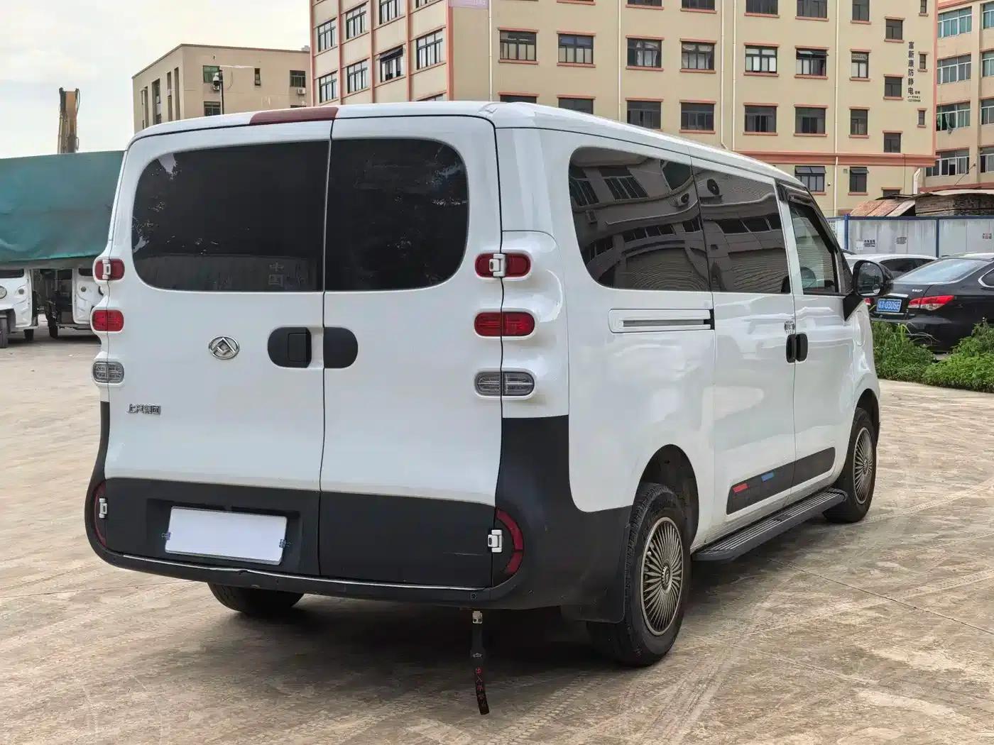 Dana V1 2025 Model V1+ Short Wheelbase Low Roof Multi-functional Version (50kWh) — миниатюра 7