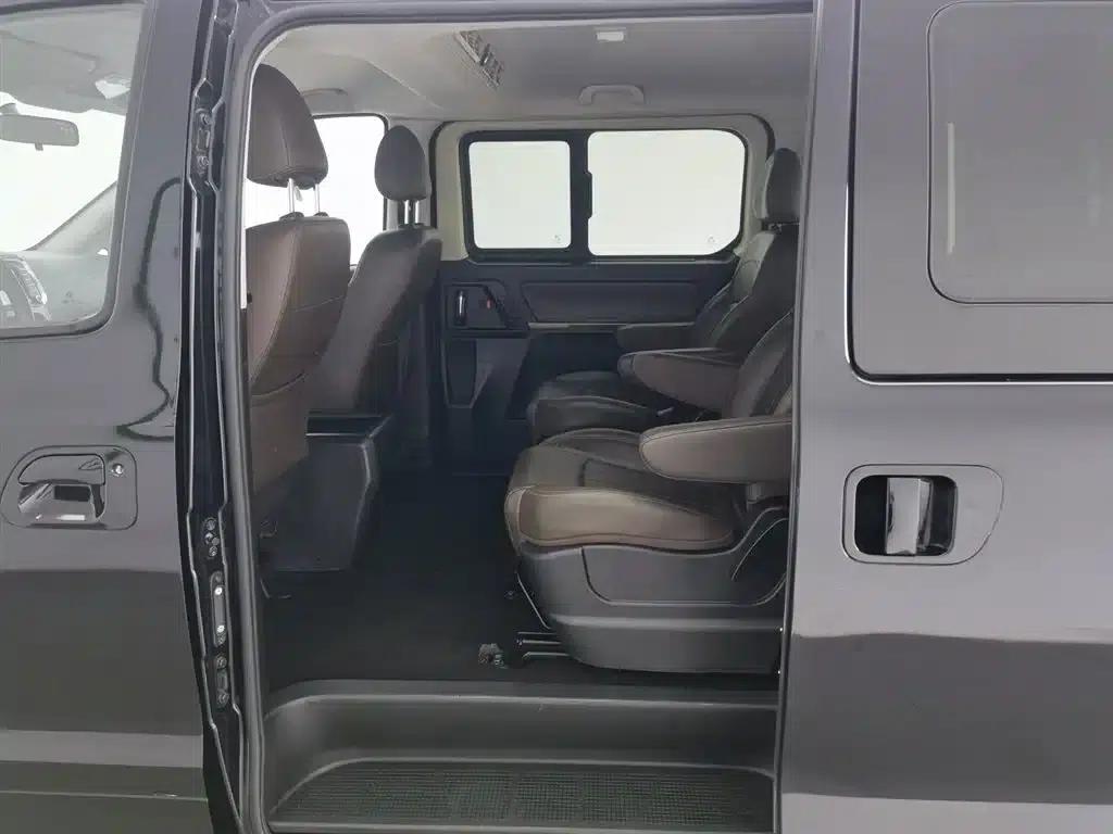 Lingzhi PLUS 2021 2.0L Manual Deluxe 7-Seater — миниатюра 15