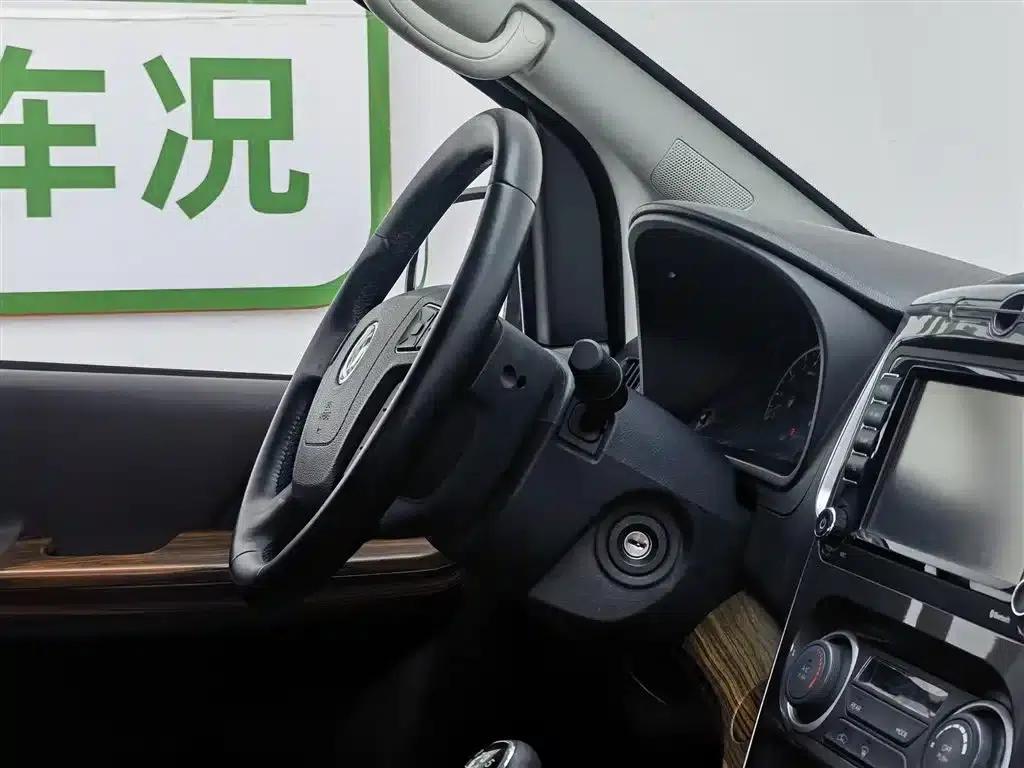Lingzhi PLUS 2021 2.0L Manual Deluxe 7-Seater — миниатюра 22