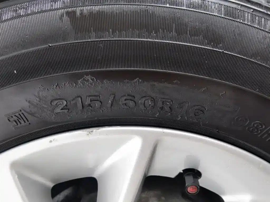 Lingzhi PLUS 2021 2.0L Manual Deluxe 7-Seater — миниатюра 24