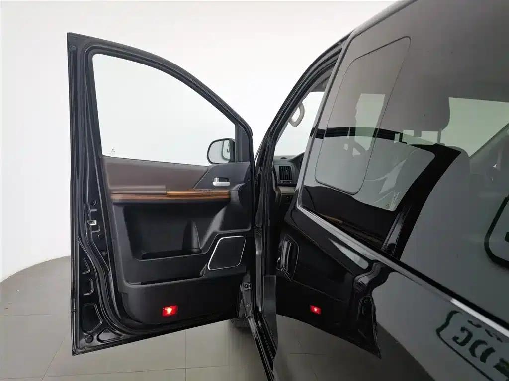 Lingzhi PLUS 2021 2.0L Manual Deluxe 7-Seater — миниатюра 8