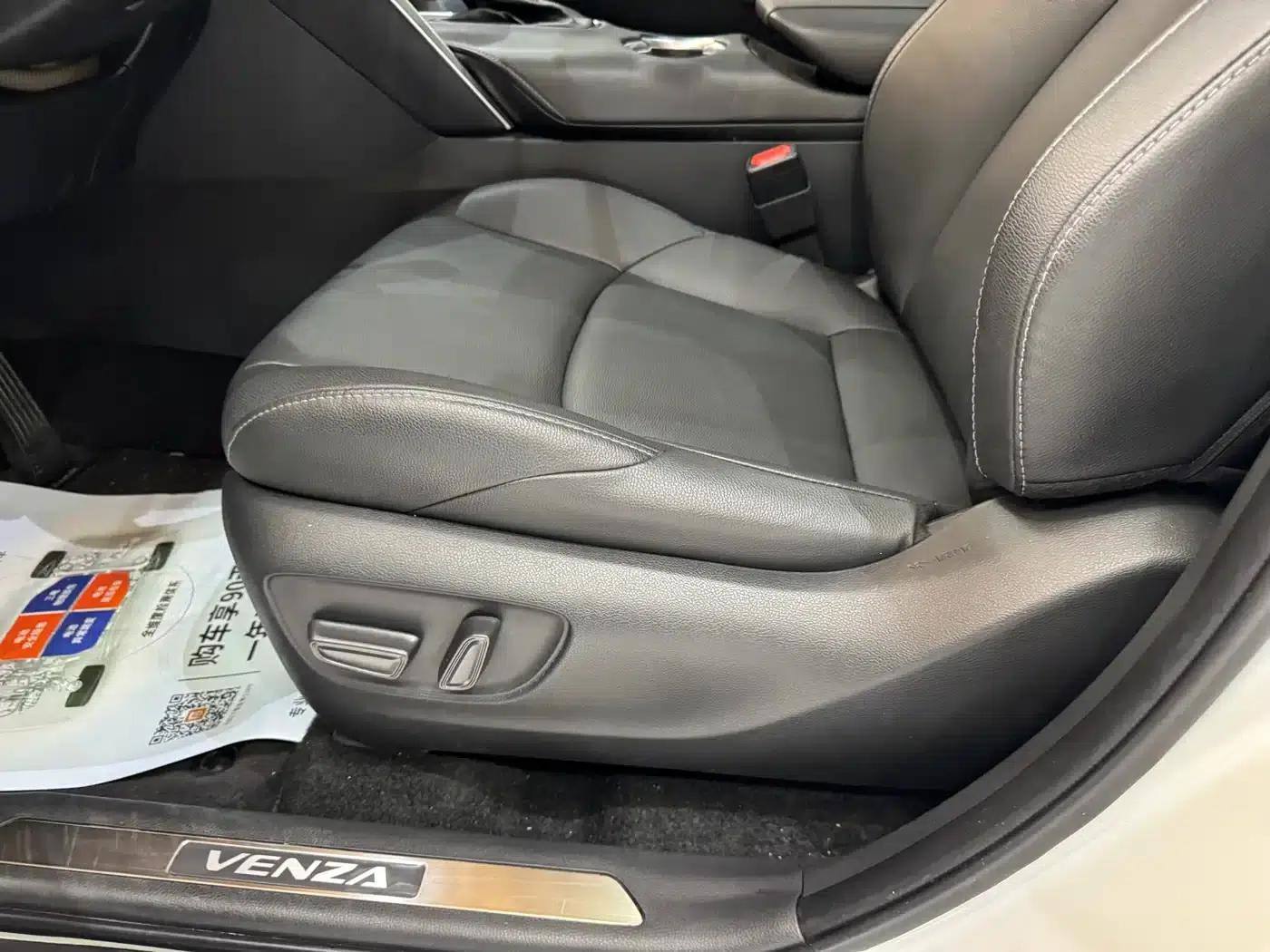 Venza 2023 2.0L CVT 2WD Luxury Edition — миниатюра 12