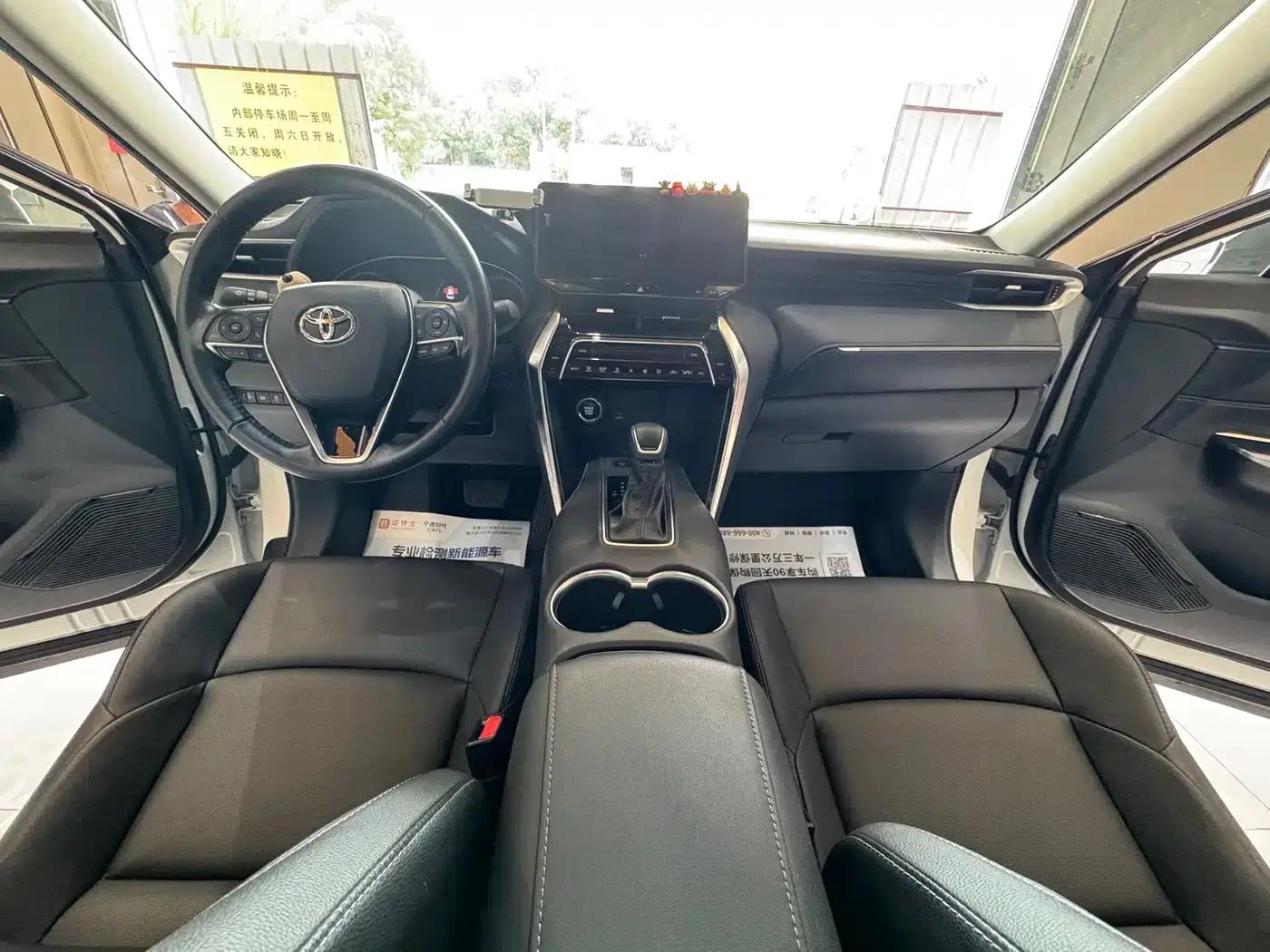 Venza 2023 2.0L CVT 2WD Luxury Edition — миниатюра 20