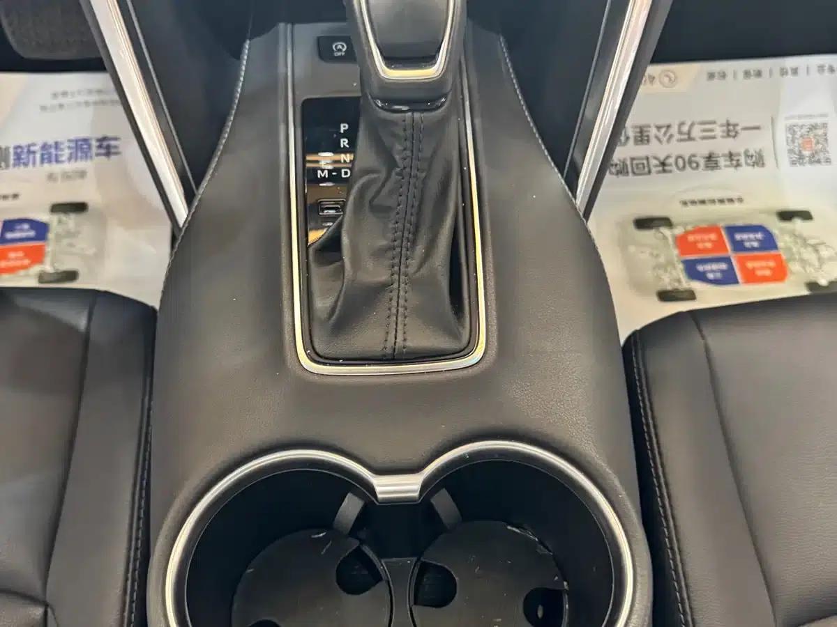 Venza 2023 2.0L CVT 2WD Luxury Edition — миниатюра 21