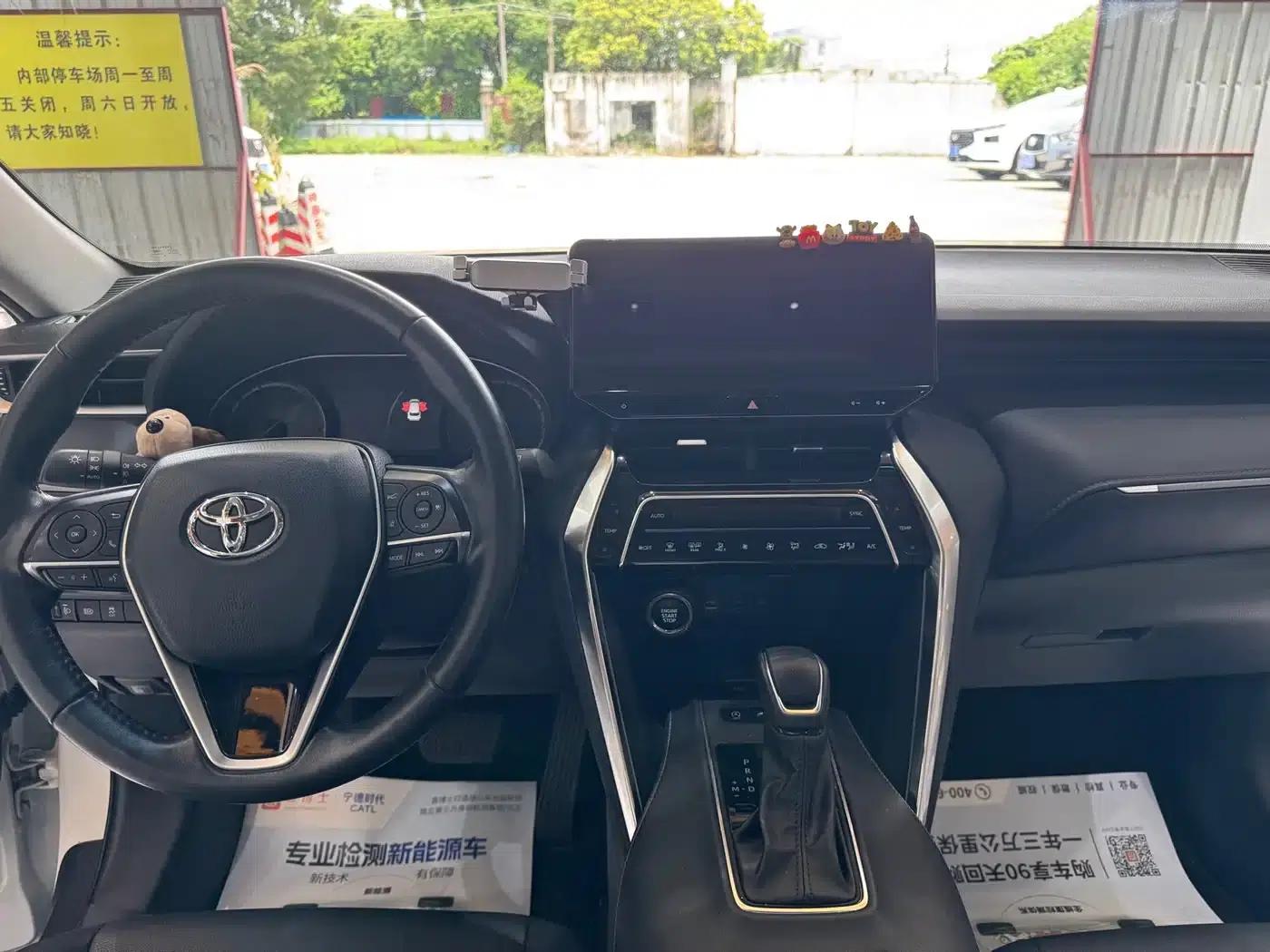 Venza 2023 2.0L CVT 2WD Luxury Edition — миниатюра 22