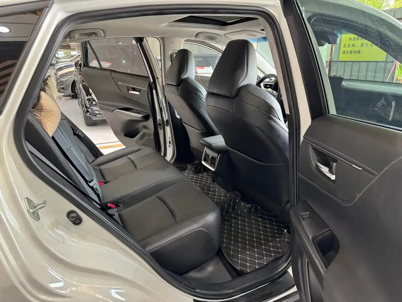 Venza 2023 2.0L CVT 2WD Luxury Edition — миниатюра 24