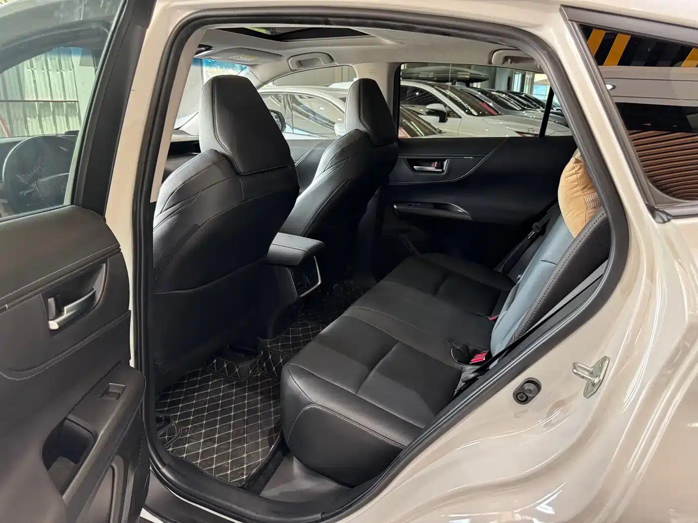 Venza 2023 2.0L CVT 2WD Luxury Edition — миниатюра 27