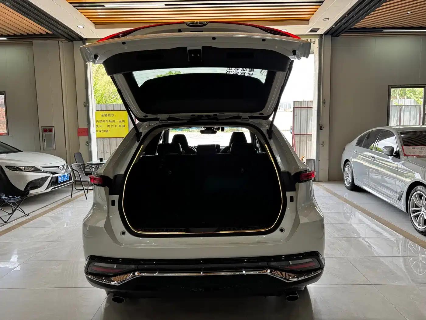 Venza 2023 2.0L CVT 2WD Luxury Edition — миниатюра 29