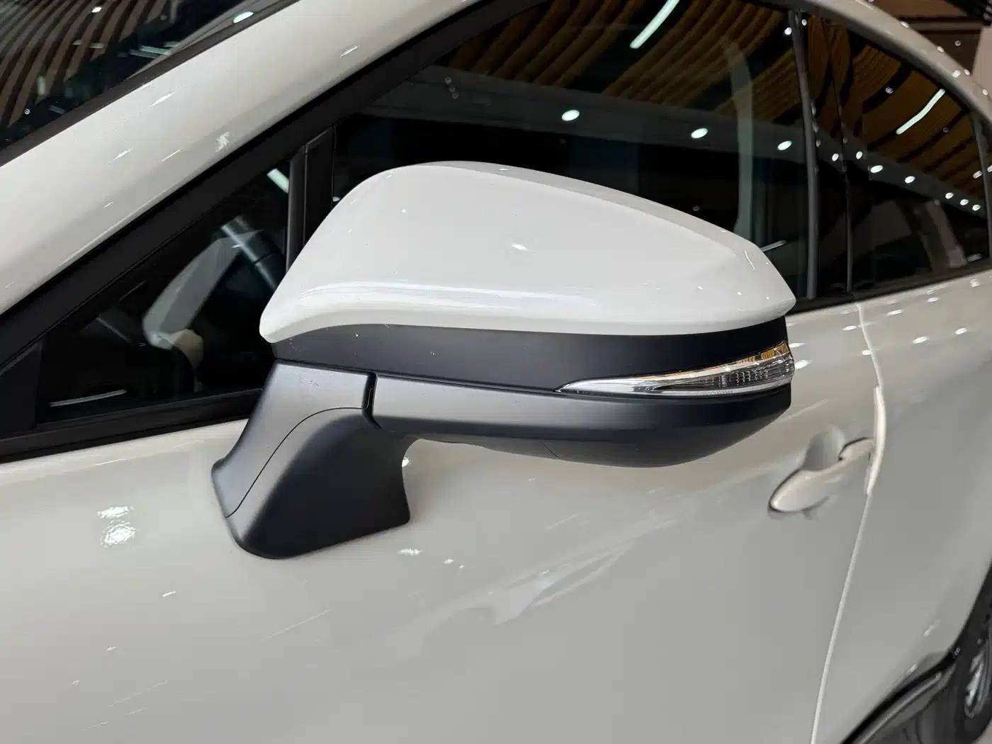 Venza 2023 2.0L CVT 2WD Luxury Edition — миниатюра 30