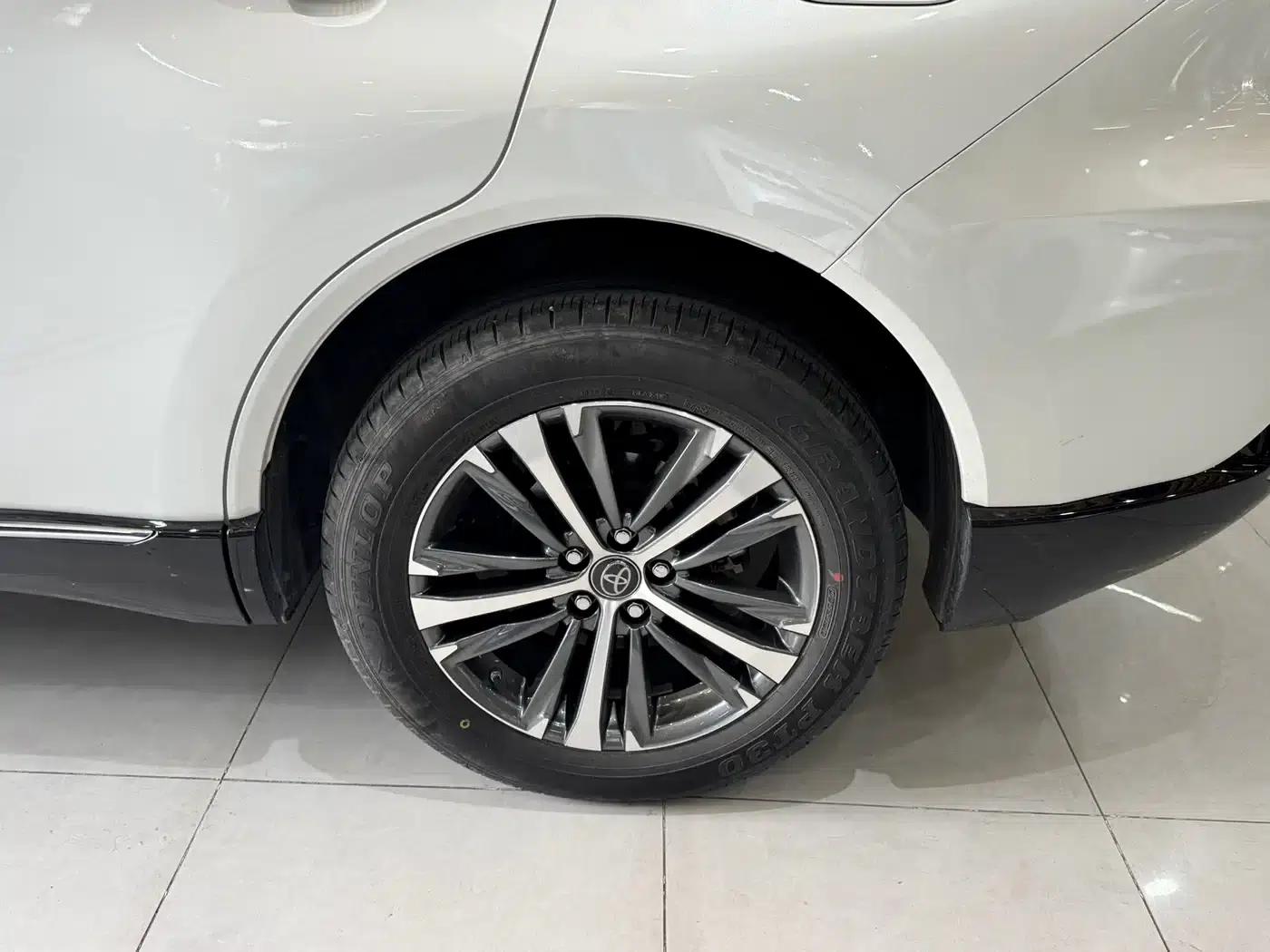 Venza 2023 2.0L CVT 2WD Luxury Edition — миниатюра 33