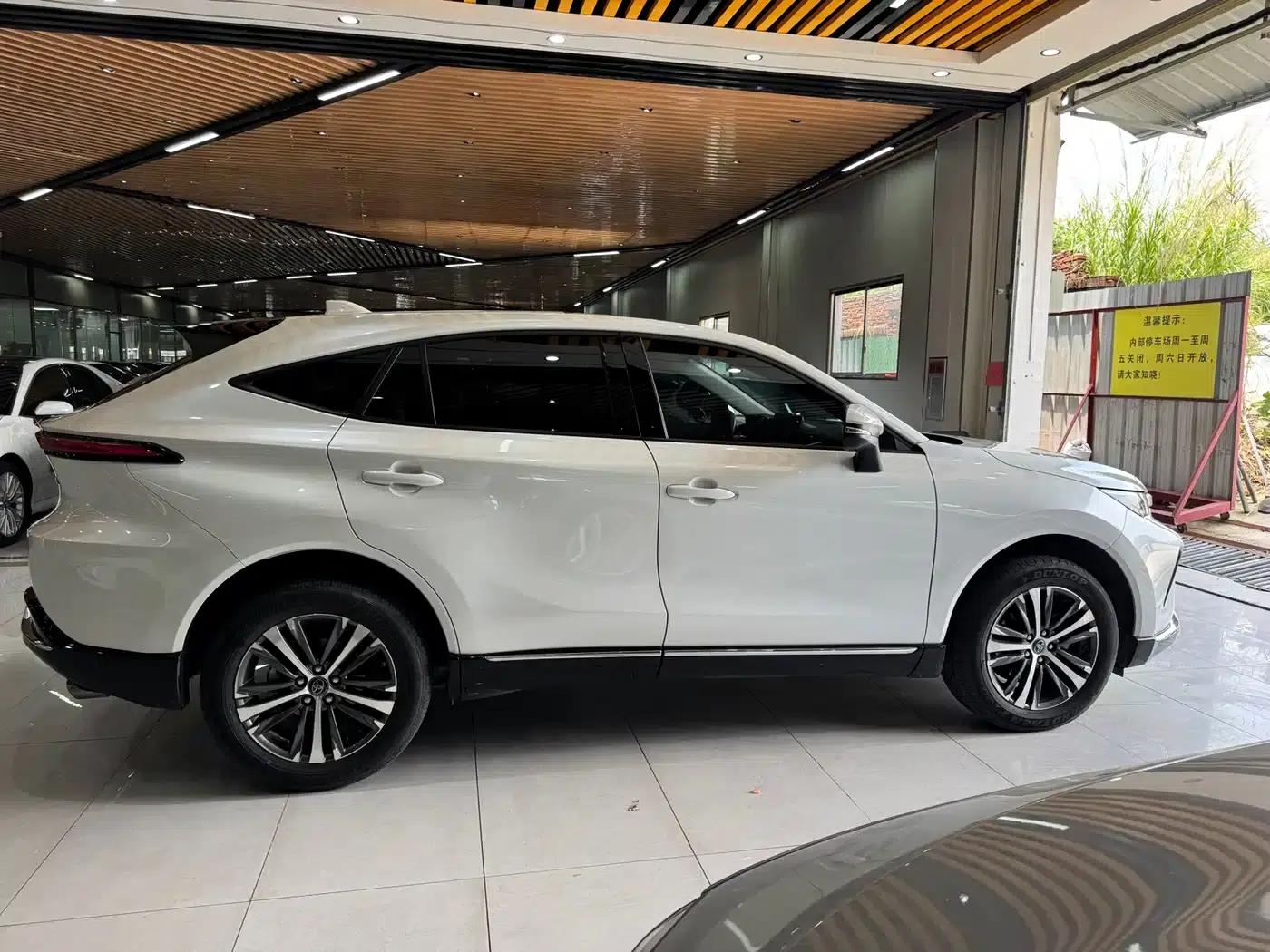 Venza 2023 2.0L CVT 2WD Luxury Edition — миниатюра 36