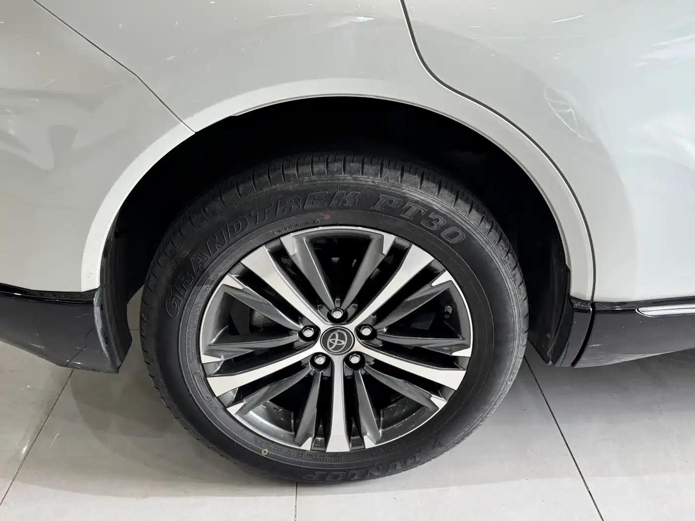 Venza 2023 2.0L CVT 2WD Luxury Edition — миниатюра 40