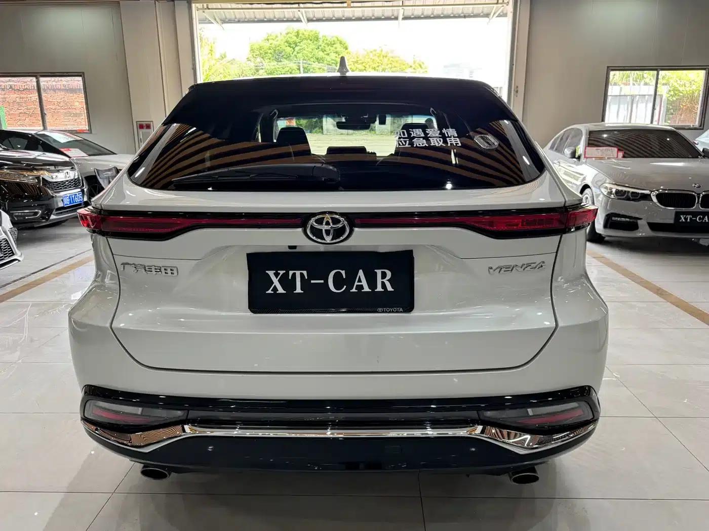 Venza 2023 2.0L CVT 2WD Luxury Edition — миниатюра 5