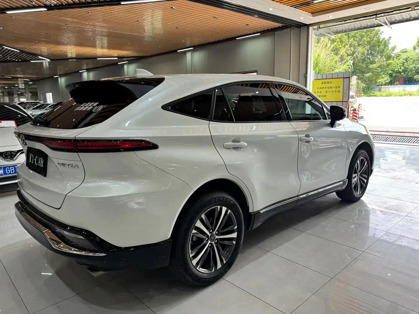Venza 2023 2.0L CVT 2WD Luxury Edition — миниатюра 6
