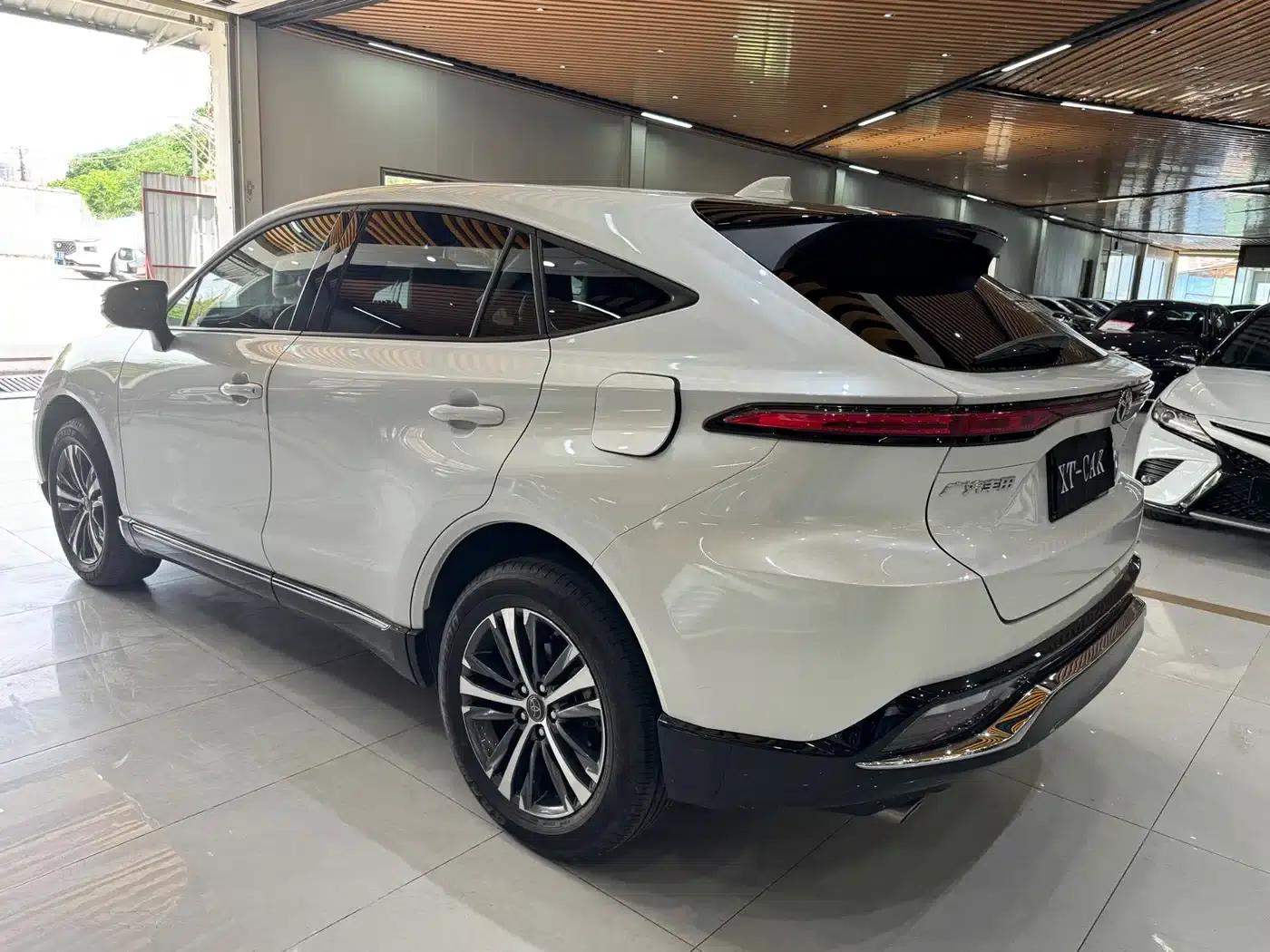 Venza 2023 2.0L CVT 2WD Luxury Edition — миниатюра 7