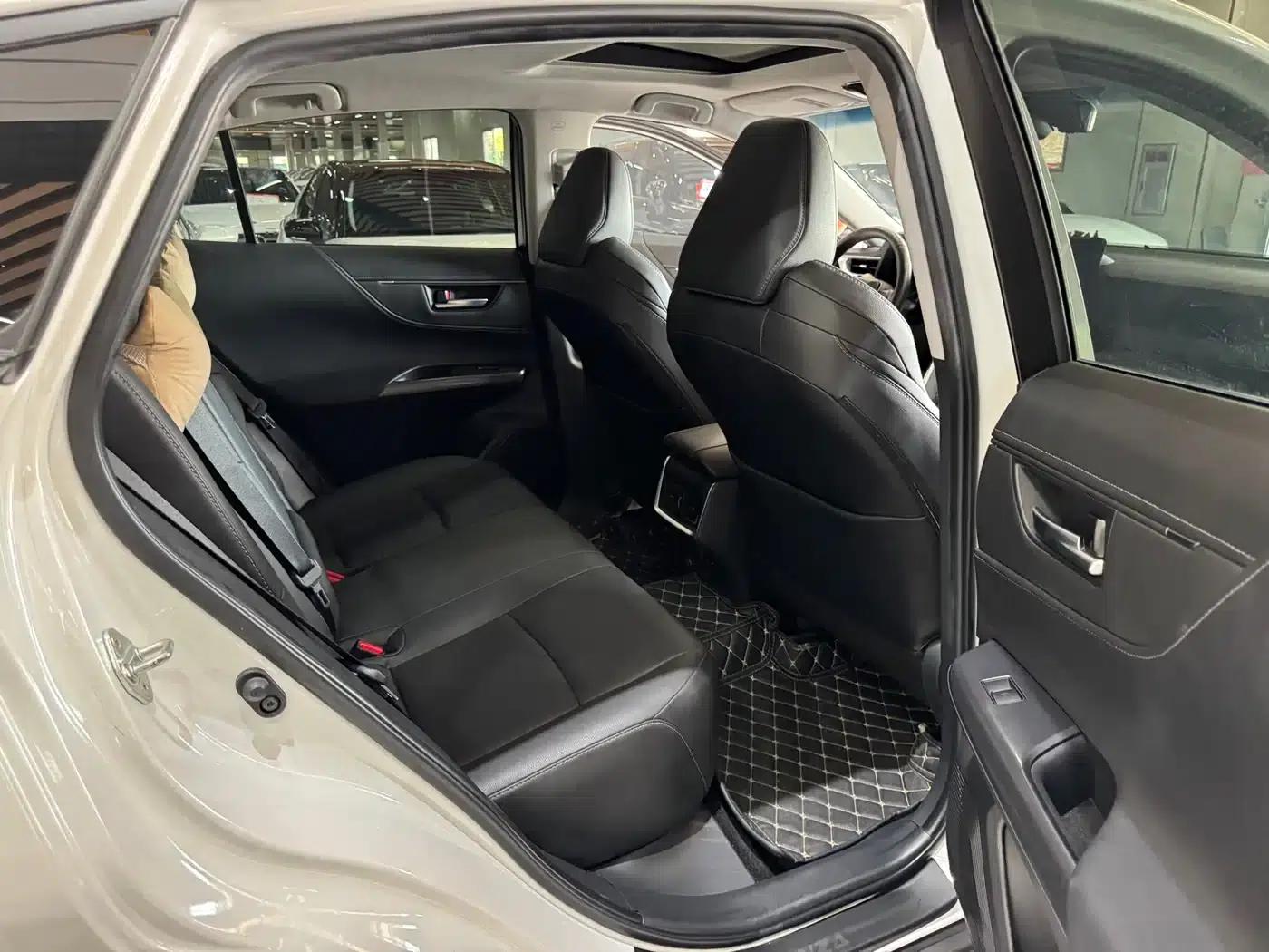 Venza 2023 2.0L CVT 2WD Luxury Edition — миниатюра 10