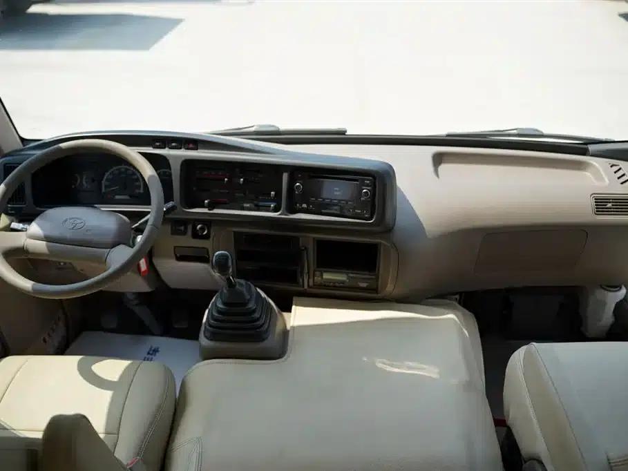 2015 Toyota Coaster 4.0L Premium GRB53L-ZCMSK 20-Seat Special Edition — миниатюра 15