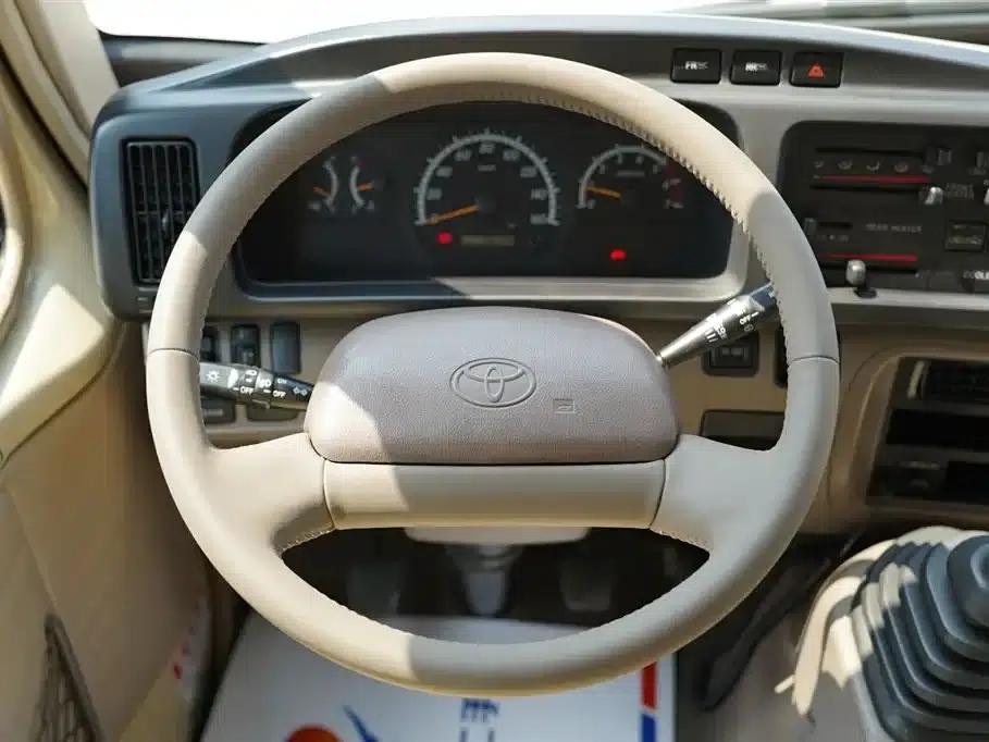 2015 Toyota Coaster 4.0L Premium GRB53L-ZCMSK 20-Seat Special Edition — миниатюра 16