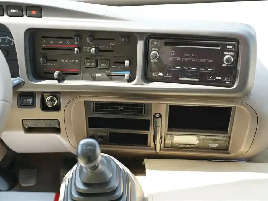 2015 Toyota Coaster 4.0L Premium GRB53L-ZCMSK 20-Seat Special Edition — миниатюра 17