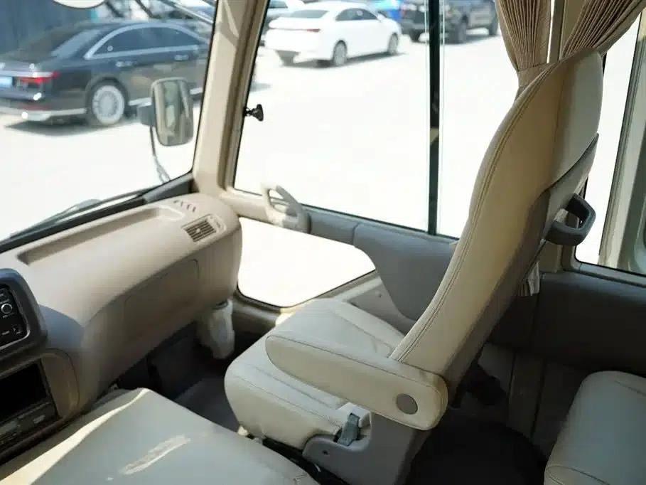 2015 Toyota Coaster 4.0L Premium GRB53L-ZCMSK 20-Seat Special Edition — миниатюра 19