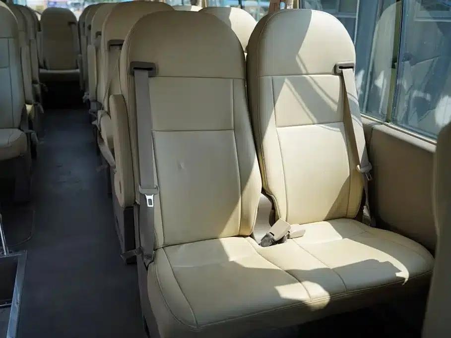 2015 Toyota Coaster 4.0L Premium GRB53L-ZCMSK 20-Seat Special Edition — миниатюра 21