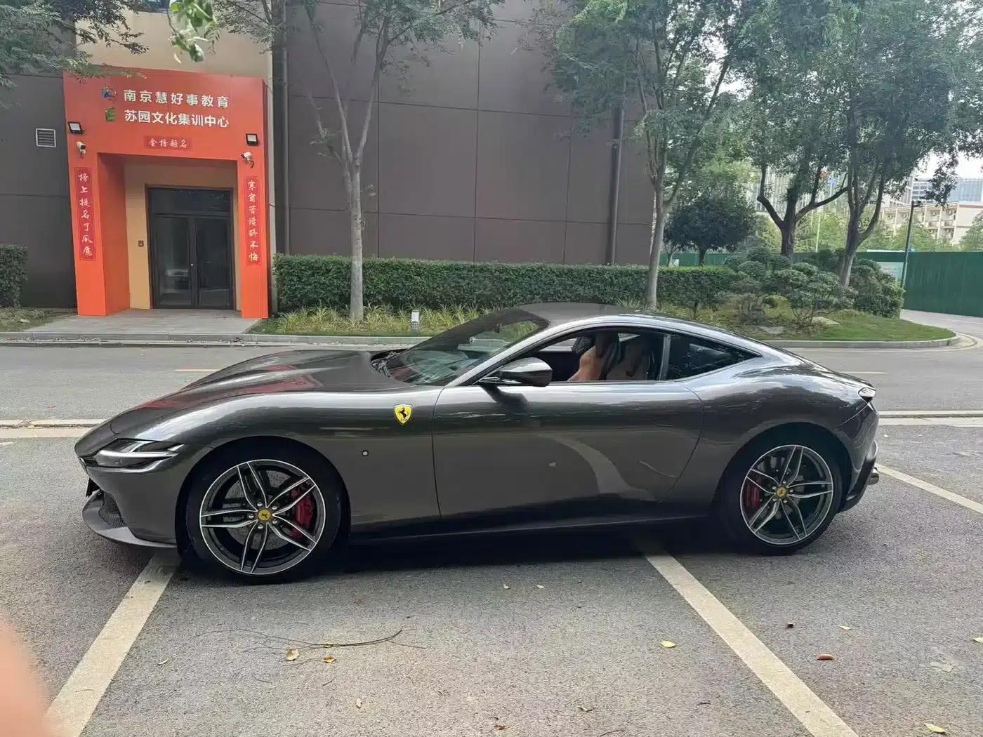 Roma 2020 3.9T V8 — миниатюра 2