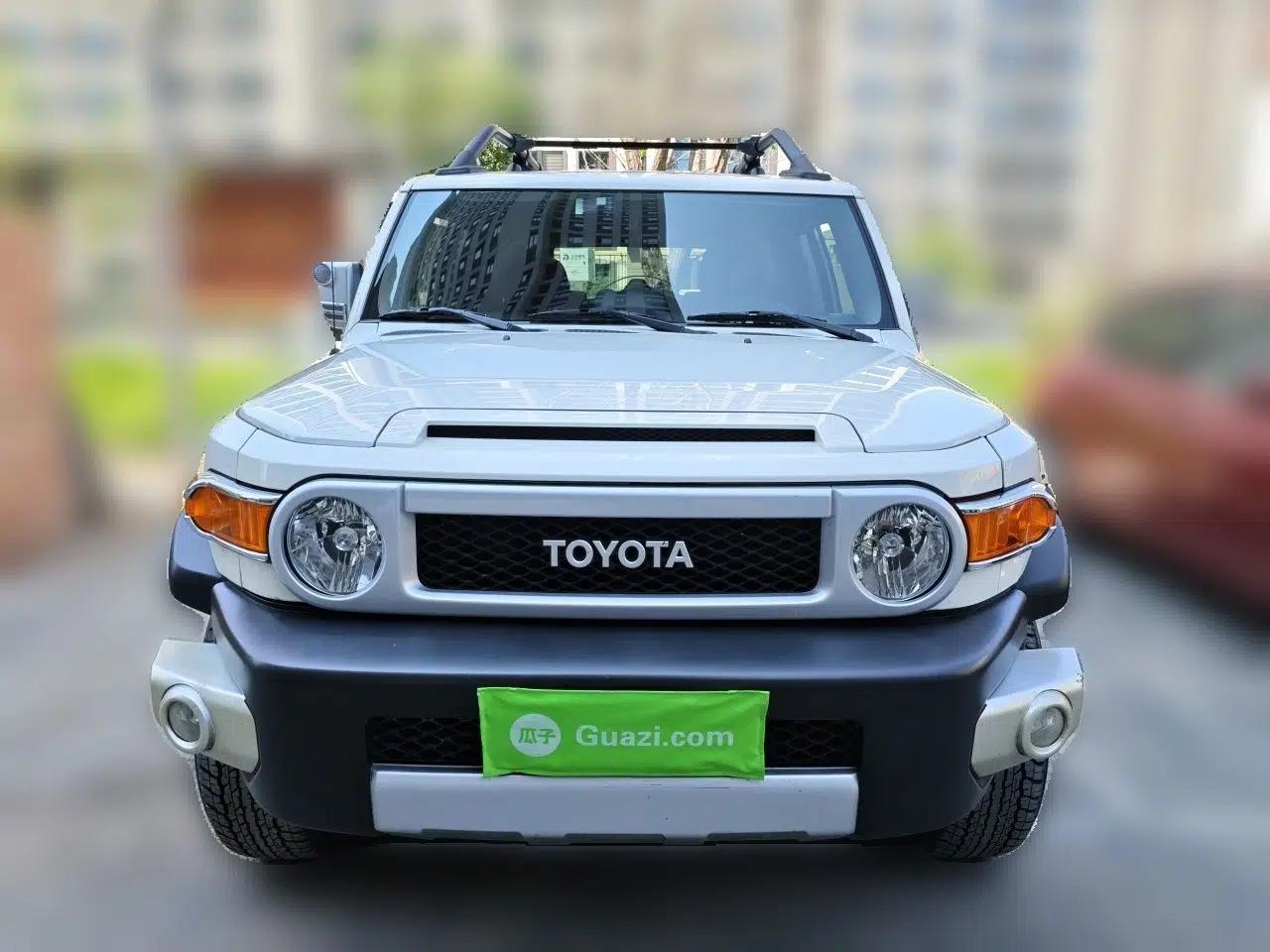 Toyota FJ Cruiser 2013 4.0L — миниатюра 2