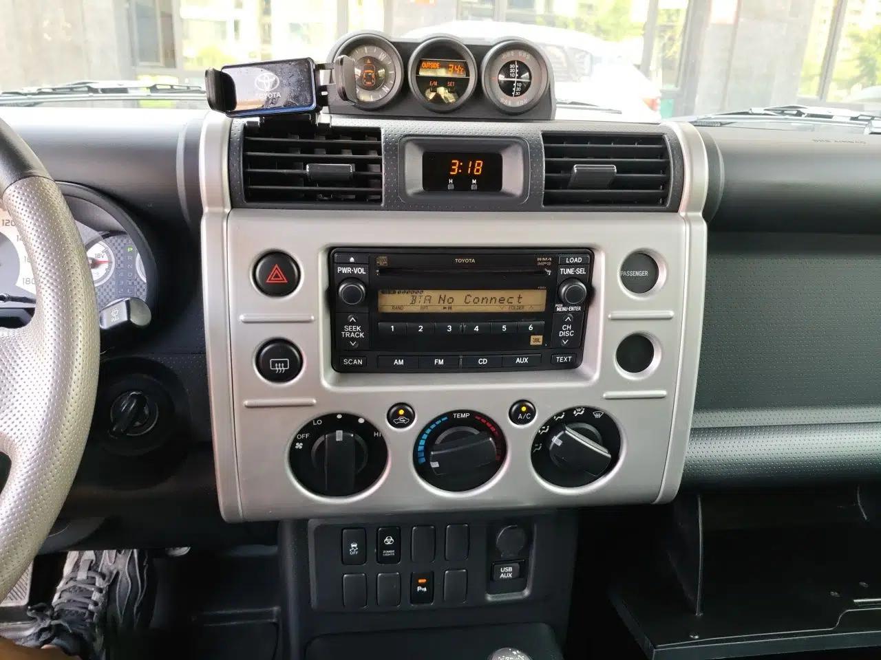 Toyota FJ Cruiser 2013 4.0L — миниатюра 13