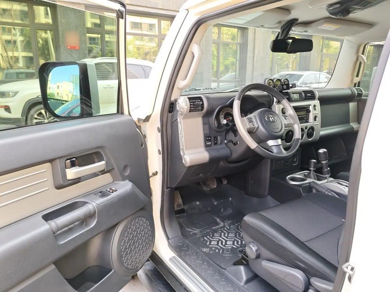 Toyota FJ Cruiser 2013 4.0L — миниатюра 16