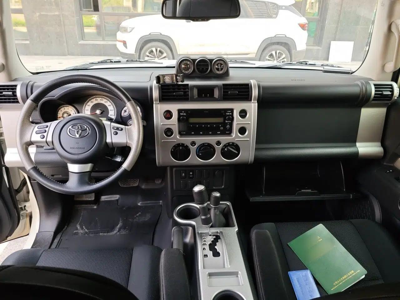 Toyota FJ Cruiser 2013 4.0L — миниатюра 9