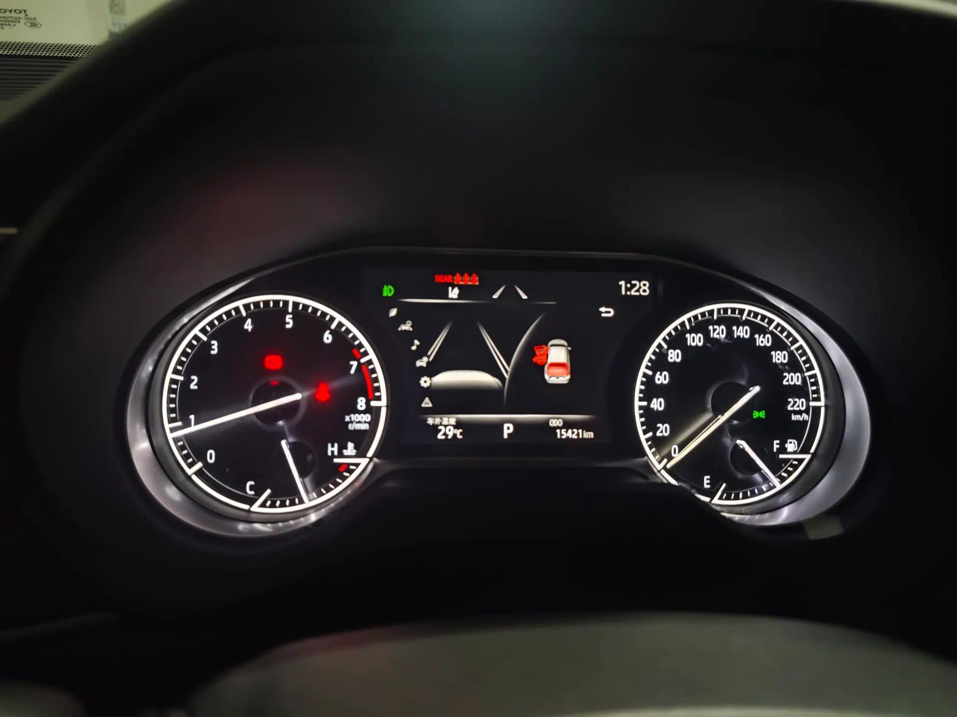 Toyota Harrier 2023 2.0L CVT Two-Wheel Drive Luxury Edition — миниатюра 11