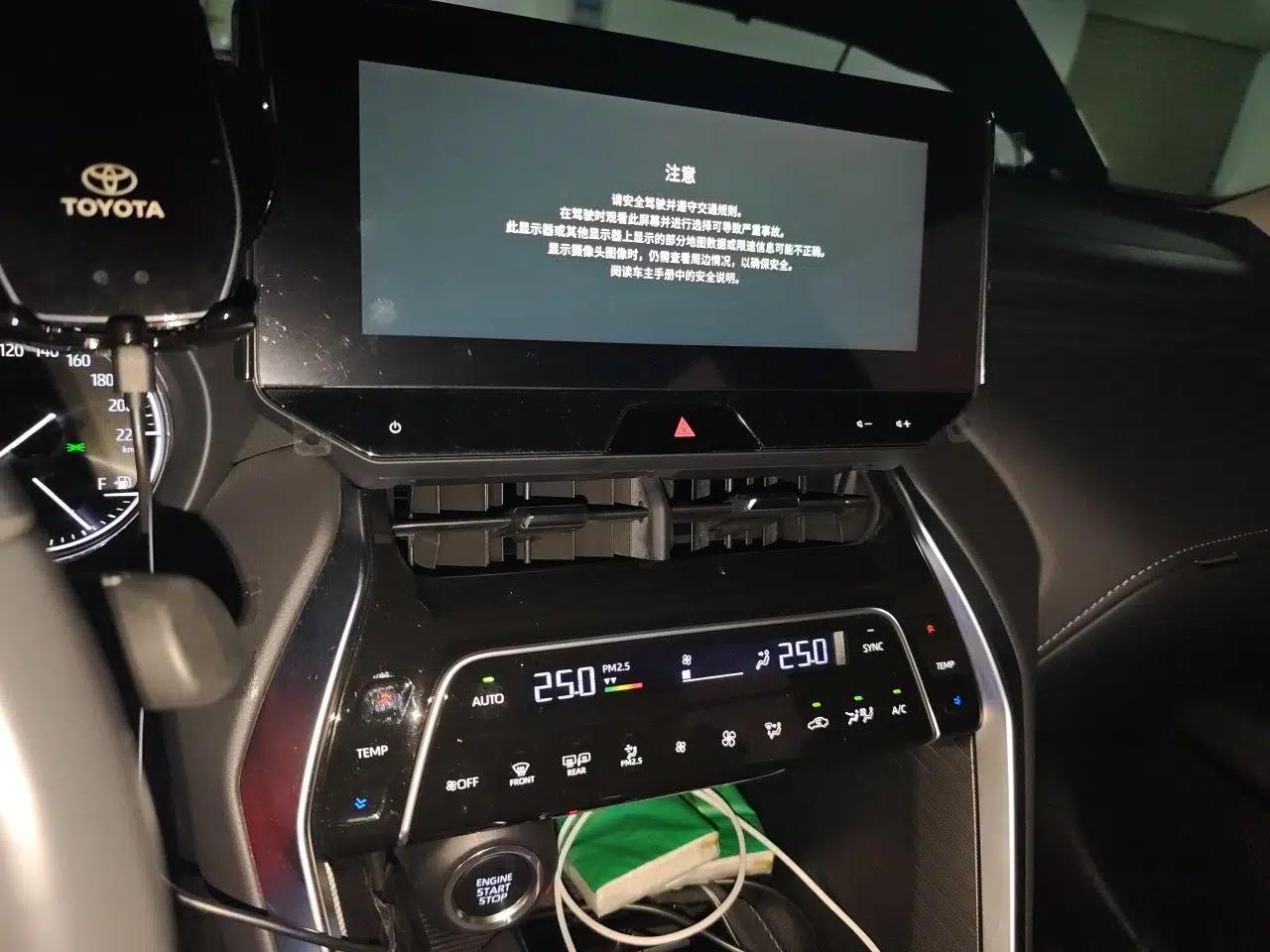 Toyota Harrier 2023 2.0L CVT Two-Wheel Drive Luxury Edition — миниатюра 13
