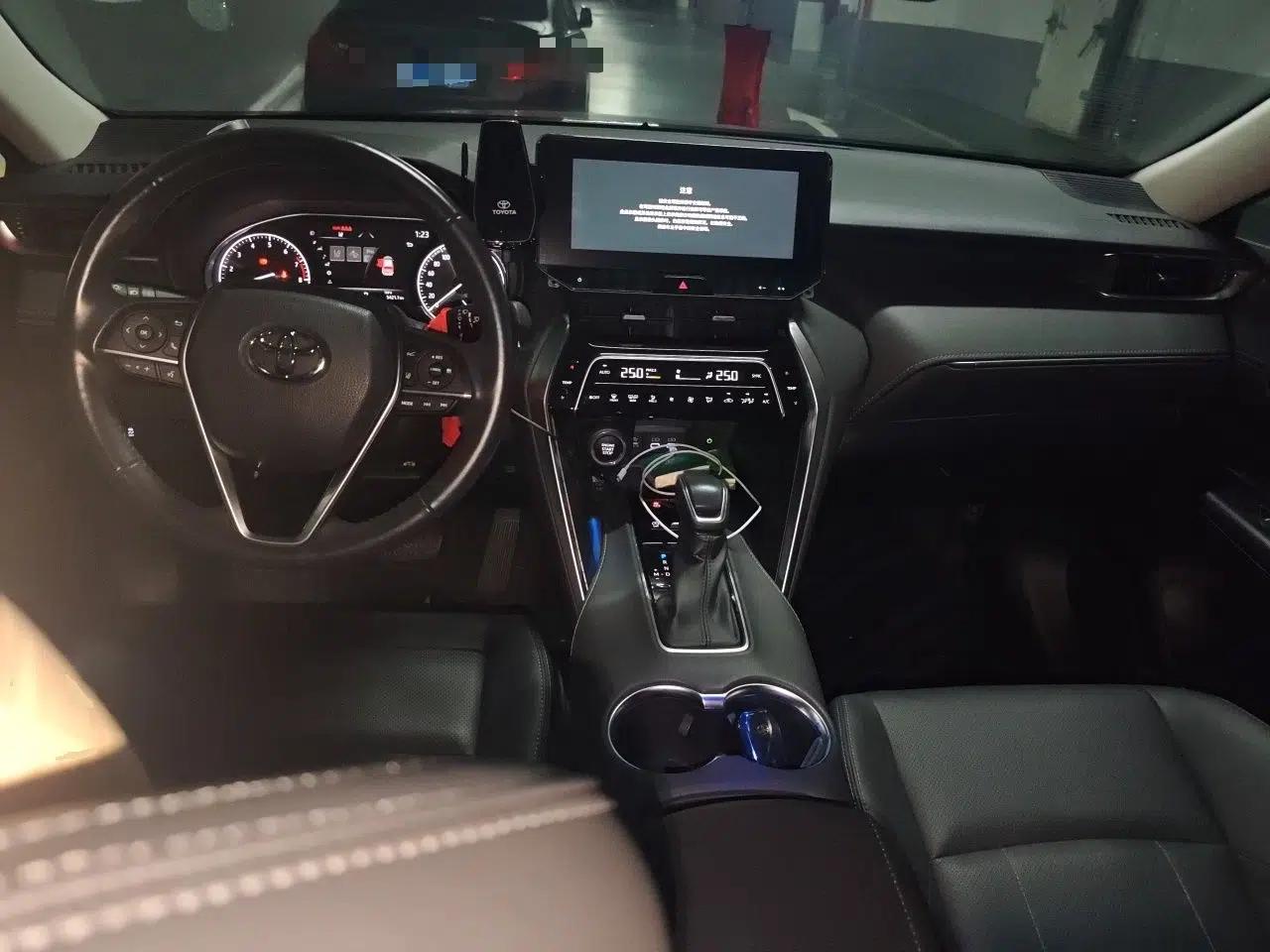 Toyota Harrier 2023 2.0L CVT Two-Wheel Drive Luxury Edition — миниатюра 9
