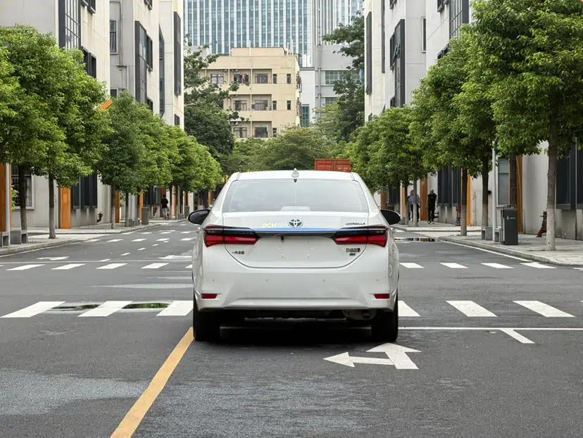 Toyota Corolla Hybrid E+ 2019 1.8L E-CVT Leading Edition — миниатюра 16