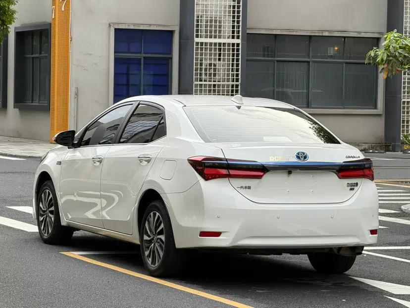 Toyota Corolla Hybrid E+ 2019 1.8L E-CVT Leading Edition — миниатюра 18