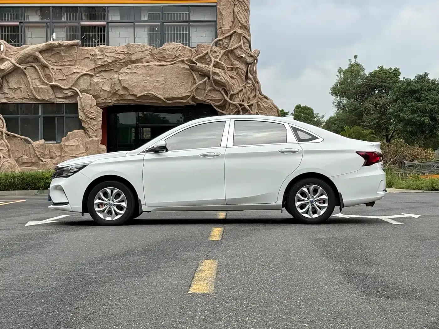 Trumpchi GA4 2018 200T Automatic Luxury Edition — миниатюра 3