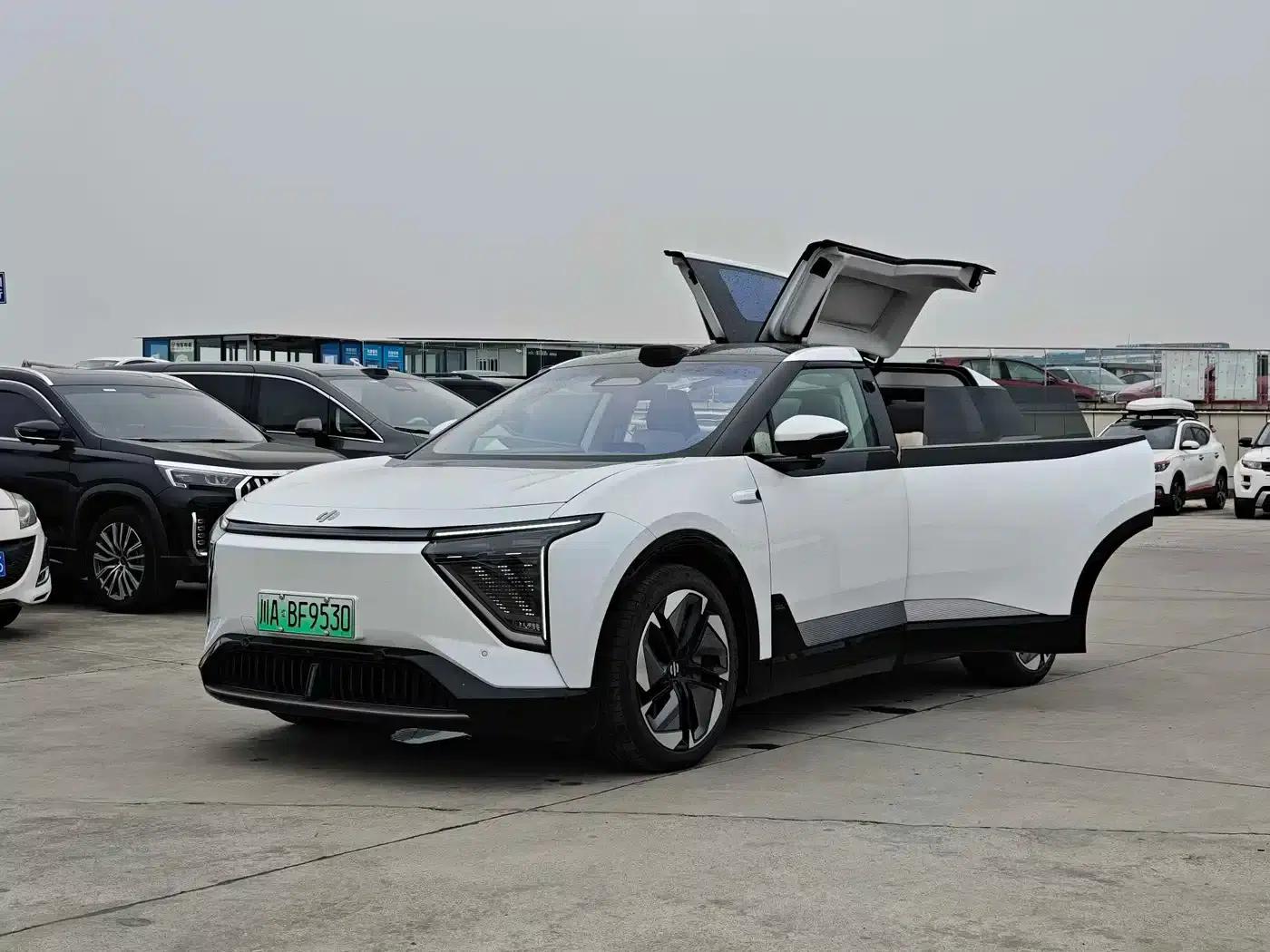 HiPhi Y 2023 560km Elite Edition — миниатюра 2