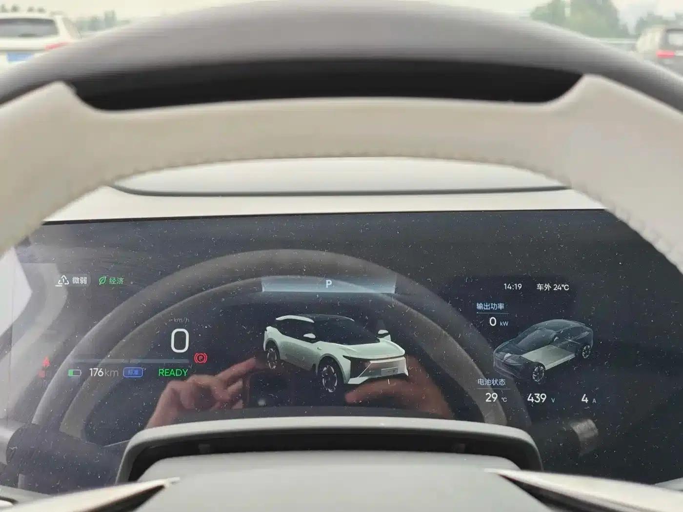 HiPhi Y 2023 560km Elite Edition — миниатюра 11