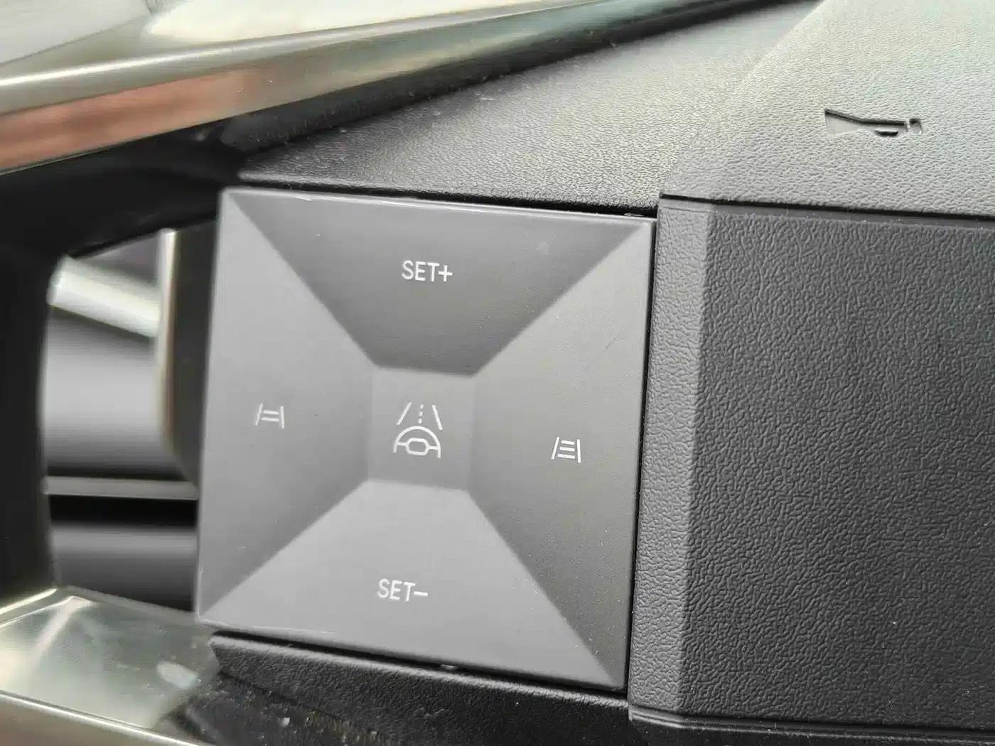 HiPhi Y 2023 560km Elite Edition — миниатюра 15